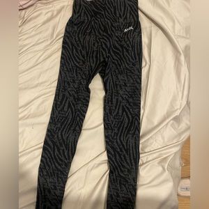 AYBL BLACK LEGGINGS XS SEAMLESS ANIMAL PRINT